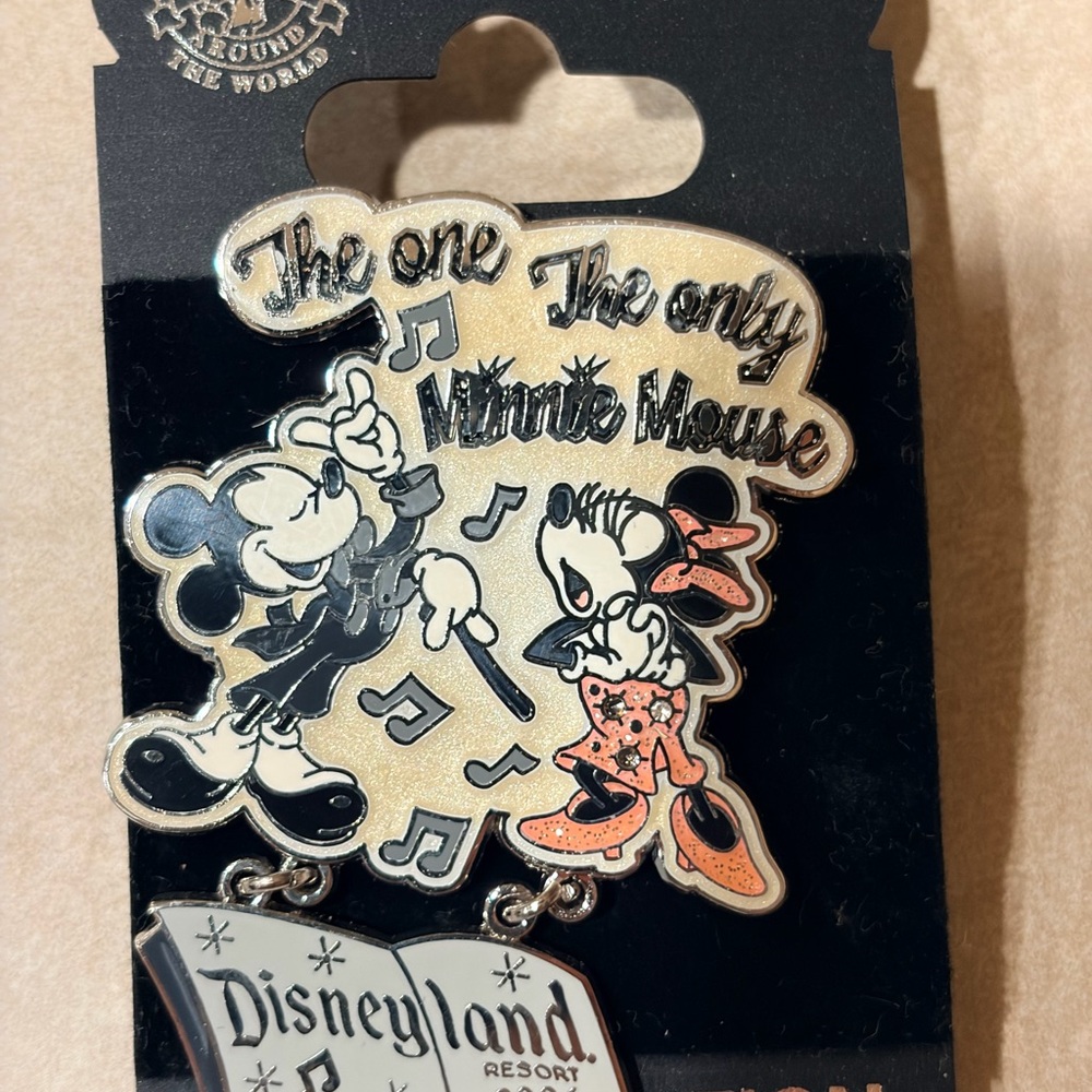 Disney Mickey and Minnie Mouse “The One The Only Minnie Mouse” Dangle LE Pin NOC